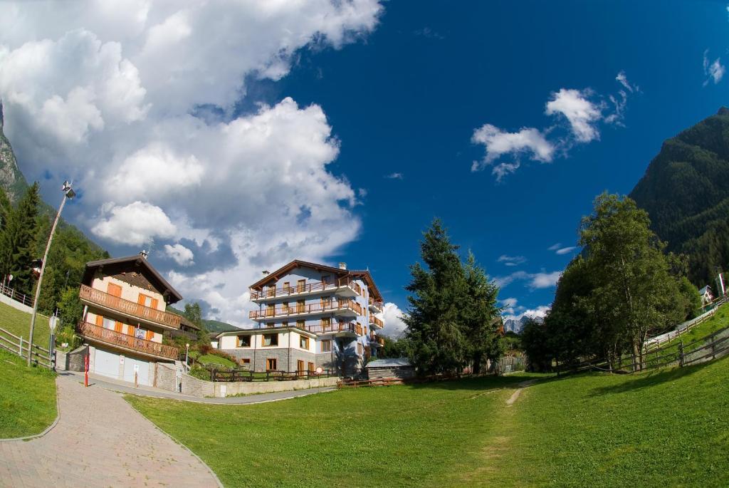 Laghetto Alpine Hotel & Restaurant Brusson Kültér fotó